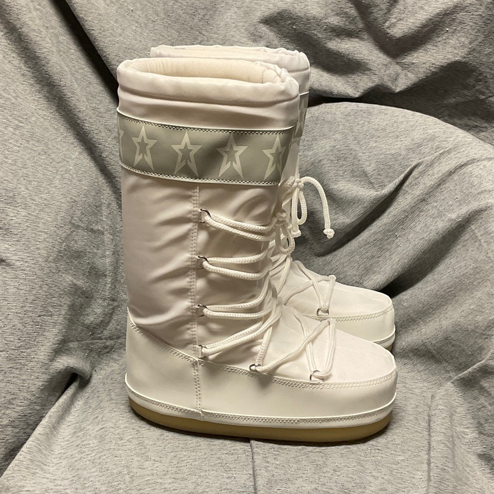 Moon Boot White and Gray Winter Boots - Picture 5 of 10